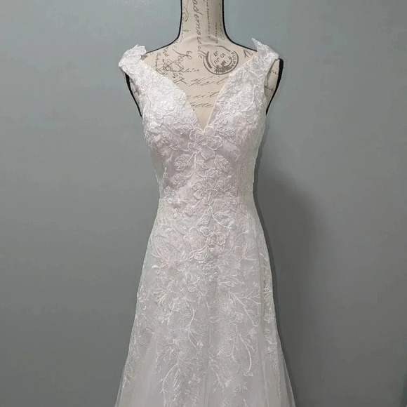 NWOT Eternally Precious Ivory Embroidered Off-the-Shoulder Maxi Dress Size S - Picture 2 of 9